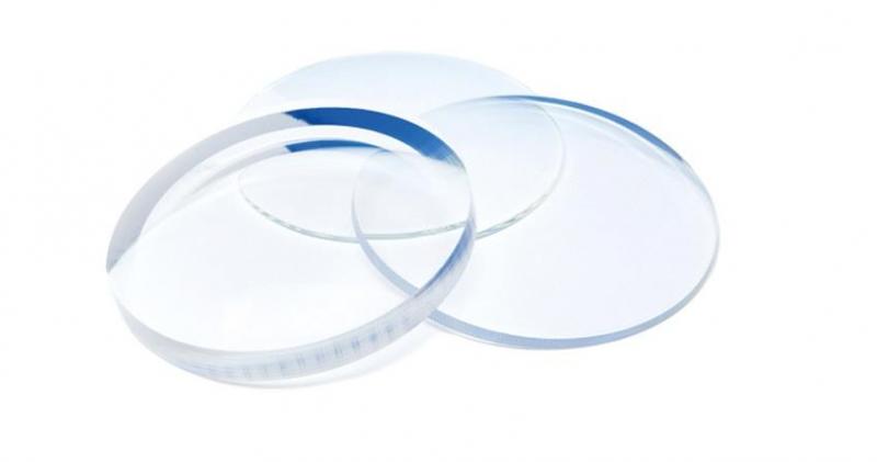 THAY GỌNG KÍNH CÓ ĐƯỢC GIỮ LẠI TRÒNG KÍNH CŨ HAY KHÔNG?